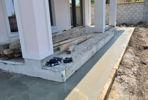 Двуетажна къща с паркомясто – с. Тополи, Варна