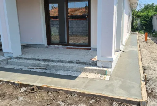 Двуетажна къща с паркомясто – с. Тополи, Варна