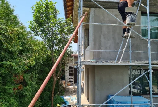 Полагане на топлоизолация на фасада на къща до Варна