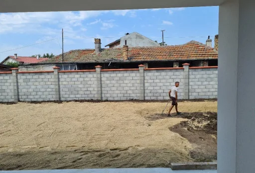 Двуетажна къща с паркомясто – с. Тополи, Варна