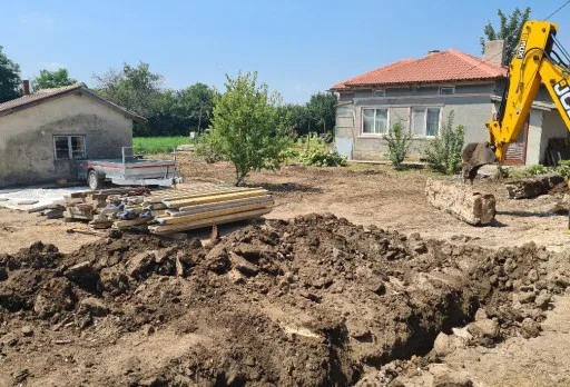 Строителство на масивна ограда в с. Крапец