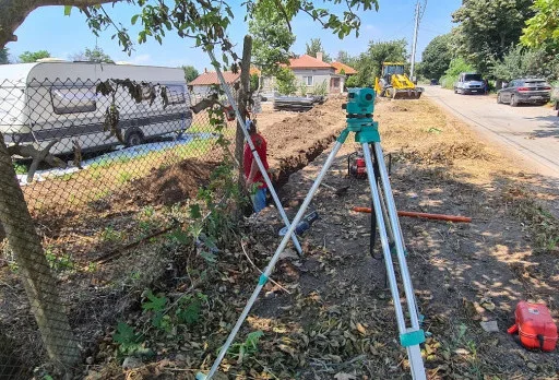 Строителство на масивна ограда в с. Крапец