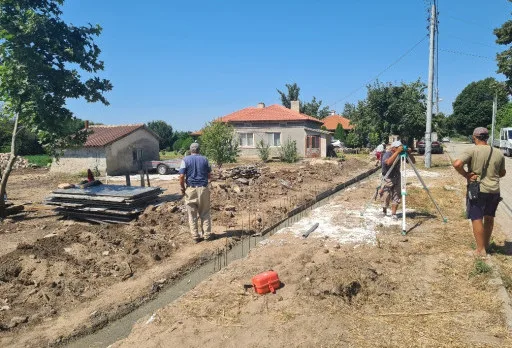 Строителство на масивна ограда в с. Крапец