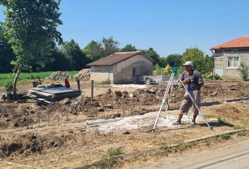 Строителство на масивна ограда в с. Крапец