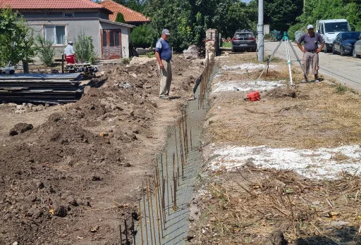 Строителство на масивна ограда в с. Крапец