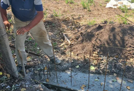 Строителство на масивна ограда в с. Крапец