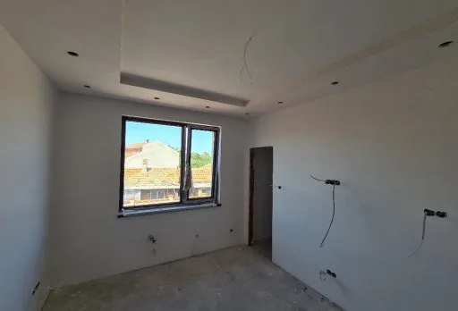 Двуетажна къща с паркомясто – с. Тополи, Варна