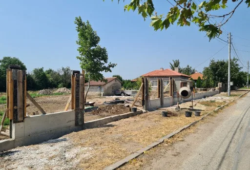 Строителство на масивна ограда в с. Крапец
