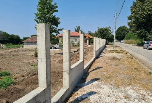 Строителство на масивна ограда в с. Крапец