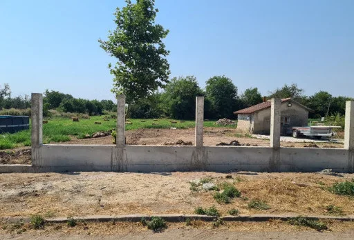 Строителство на масивна ограда в с. Крапец