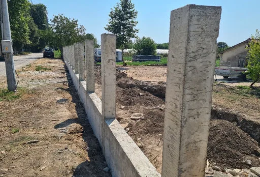 Строителство на масивна ограда в с. Крапец