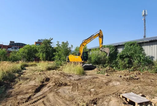 Почистване на парцел във Варна