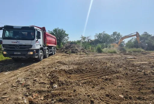 Почистване на парцел във Варна