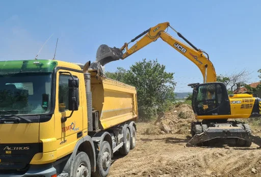 Почистване на парцел във Варна