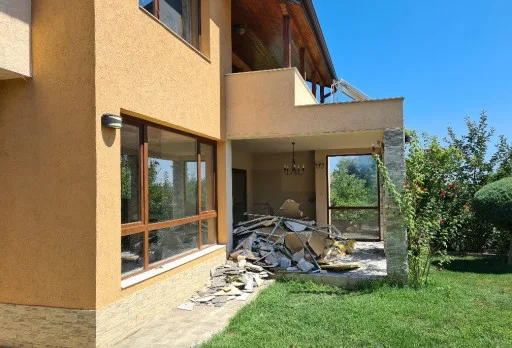 Bau- und Reparaturarbeiten an einem Haus in der Nähe von Varna