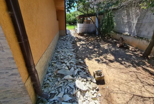 Bau- und Reparaturarbeiten an einem Haus in der Nähe von Varna