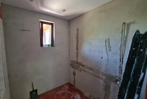 Bau- und Reparaturarbeiten an einem Haus in der Nähe von Varna
