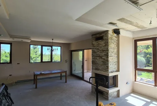Bau- und Reparaturarbeiten an einem Haus in der Nähe von Varna