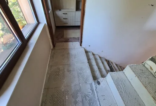 Bau- und Reparaturarbeiten an einem Haus in der Nähe von Varna