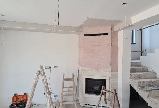 Двуетажна къща с паркомясто – с. Тополи, Варна