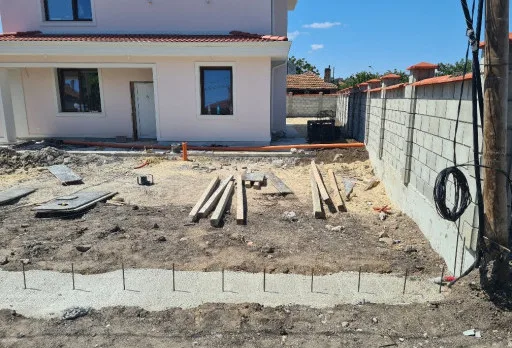 Двуетажна къща с паркомясто – с. Тополи, Варна