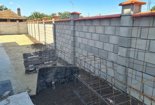 Двуетажна къща с паркомясто – с. Тополи, Варна