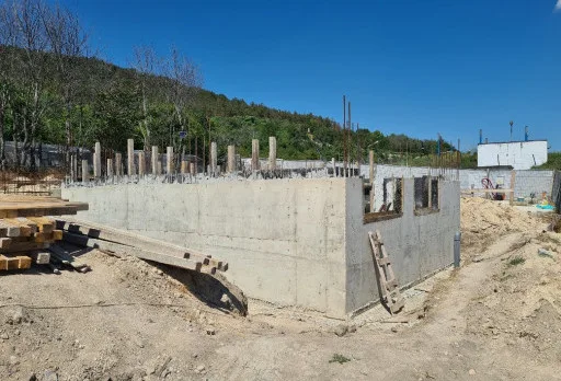 Класическа къща с покрив от керемиди – Рогачево 