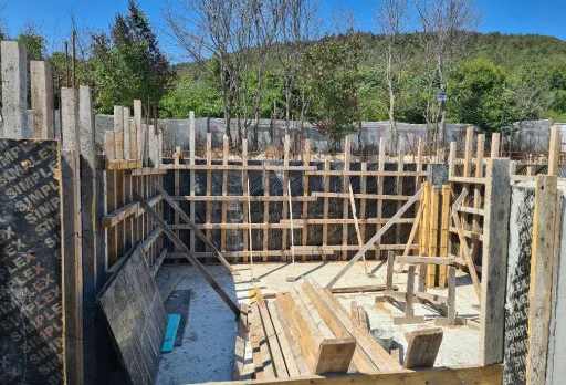 Класическа къща с покрив от керемиди – Рогачево 