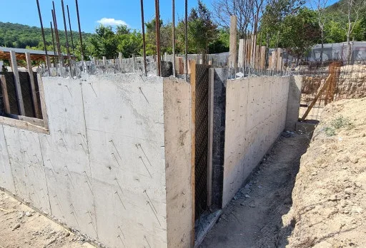 Класическа къща с покрив от керемиди – Рогачево 