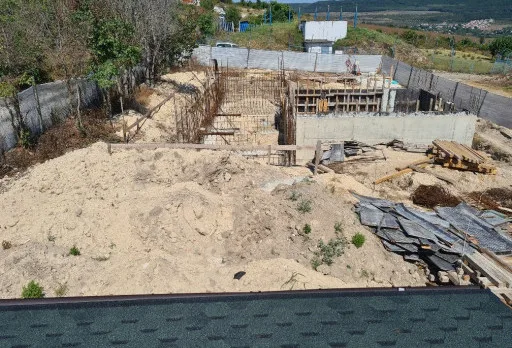 Класическа къща с покрив от керемиди – Рогачево 