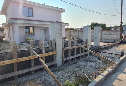 Двуетажна къща с паркомясто – с. Тополи, Варна