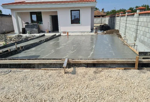 Двуетажна къща с паркомясто – с. Тополи, Варна