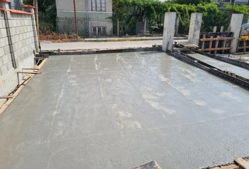 Двуетажна къща с паркомясто – с. Тополи, Варна