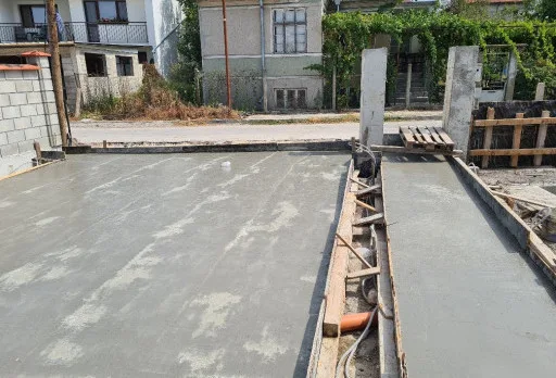 Двуетажна къща с паркомясто – с. Тополи, Варна