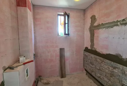 Bau- und Reparaturarbeiten an einem Haus in der Nähe von Varna
