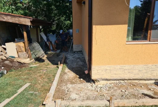 Bau- und Reparaturarbeiten an einem Haus in der Nähe von Varna
