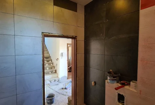 Bau- und Reparaturarbeiten an einem Haus in der Nähe von Varna