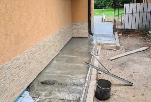 Bau- und Reparaturarbeiten an einem Haus in der Nähe von Varna