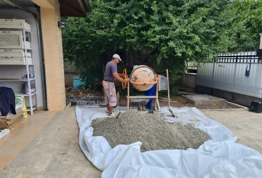 Bau- und Reparaturarbeiten an einem Haus in der Nähe von Varna