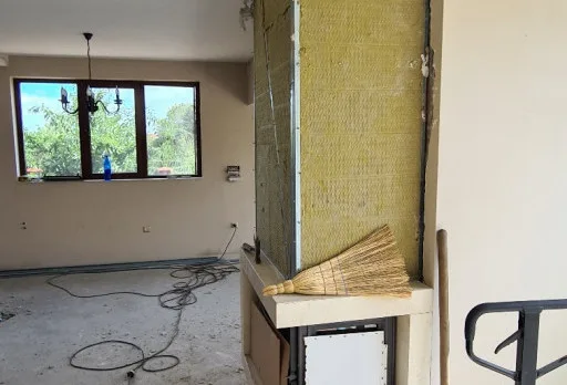 Bau- und Reparaturarbeiten an einem Haus in der Nähe von Varna