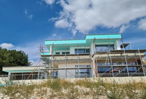 Модерна вила с плосък покрив в Балчик