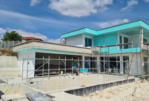 Модерна вила с плосък покрив в Балчик