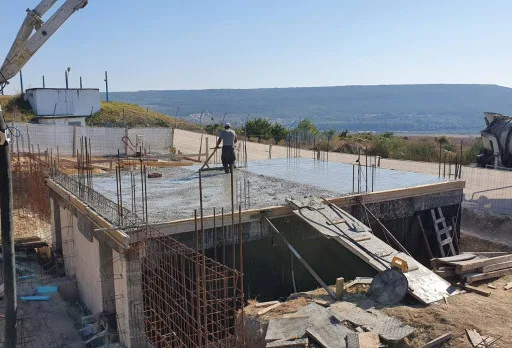 Класическа къща с покрив от керемиди – Рогачево 