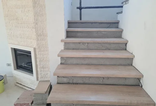 Двуетажна къща с паркомясто – с. Тополи, Варна