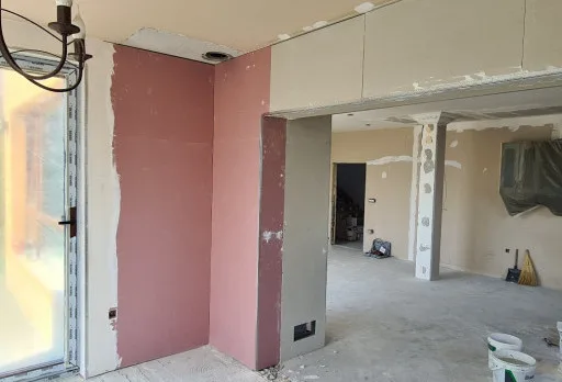 Bau- und Reparaturarbeiten an einem Haus in der Nähe von Varna