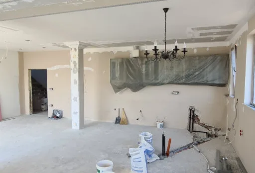 Bau- und Reparaturarbeiten an einem Haus in der Nähe von Varna