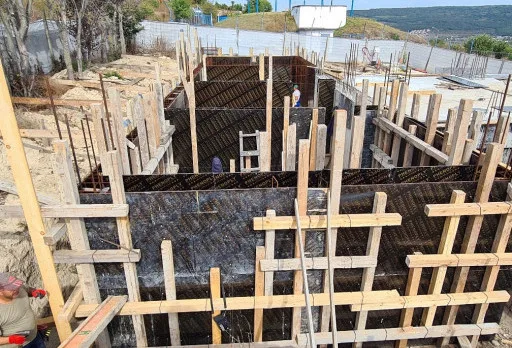 Класическа къща с покрив от керемиди – Рогачево 