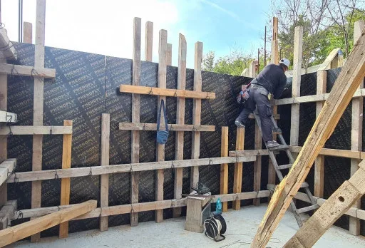 Класическа къща с покрив от керемиди – Рогачево 