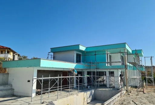 Модерна вила с плосък покрив в Балчик