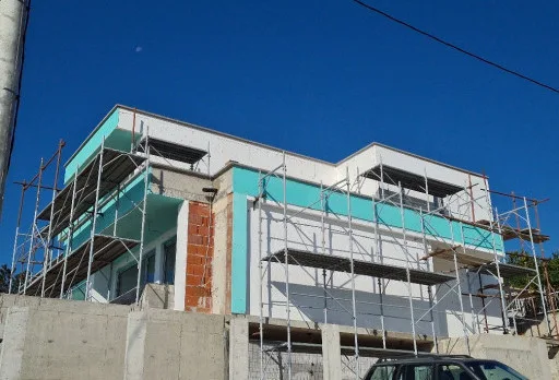 Модерна вила с плосък покрив в Балчик